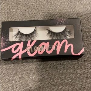 Bella glam lashes (sealed)